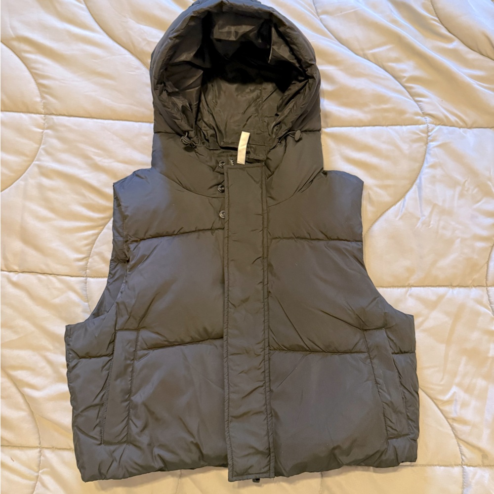 Fabletics Essential Cropped Puffer Vest - size M